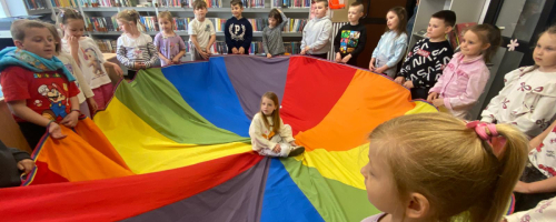 SPOTKANIE DZIECI Z GRUPY KOTKI W BIBLIOTECE 
