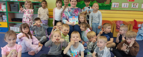 CZYTAMY PRZEDSZKOLAKOM, REALIZACJA PROJEKTU - DZIECI Z GRUPY BIEDRONKI