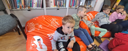 SPOTKANIE W BIBLIOTECE  - DZIECI Z GRUPY MOTYLKI