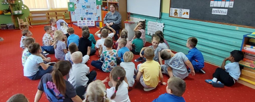 SPOTKANIE Z PANIA AGATĄ - OSOBA POSŁUGUJĄCĄ  SIĘ JĘZYKIEM MIGOWYM; OBCHODY DNIA GŁUCHEGO I JĘZYKA MIGOWEGO