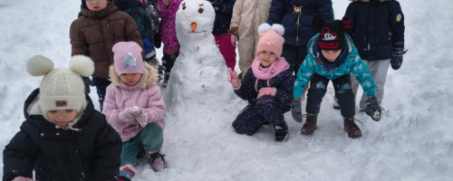 ZIMOWE ZABAWY NA ŚNIEGU - GRUPA BIEDRONKI
