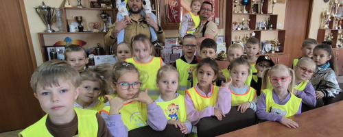 WIZYTA W OCHOTNICZEJ STRAŻY POŻARNEJ DZIECI Z GRUPY MOTYLKI I MYSZKI