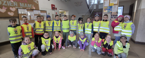 Z WIZYTĄ W SZKOLE PODSTAWOWEJ NR 1 DZIECI Z GRUPY MYSZKI I KOTKI